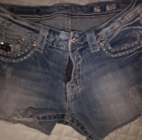 Miss Me Cut offs - Picture 3 of 4